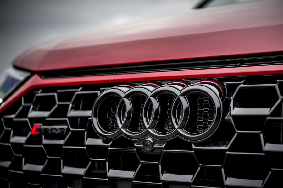 Логотип Audi RS Q3 2019 года  (UK) (фото 22 из 63)